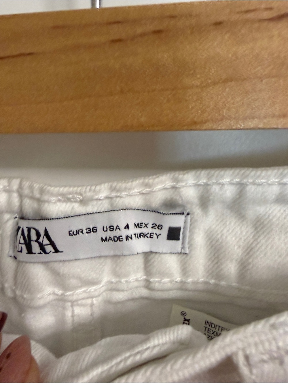 Zara White Mom high rise Straight-Leg Women's Jeans - Picture 3 of 6